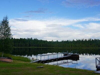 Музейно-этнографический и Экологический Парк Югра
Музейно-этнографический и экологический парк "Югра" находится недалеко от Мегиона, в лесном массиве. Тут есть музей-стойбище – историко-этнографический комплекс с постройками, домики для отдыха посетителей, беседки, и небольшое родниковое озеро Поссен-Лор с песчаным пляжем.
